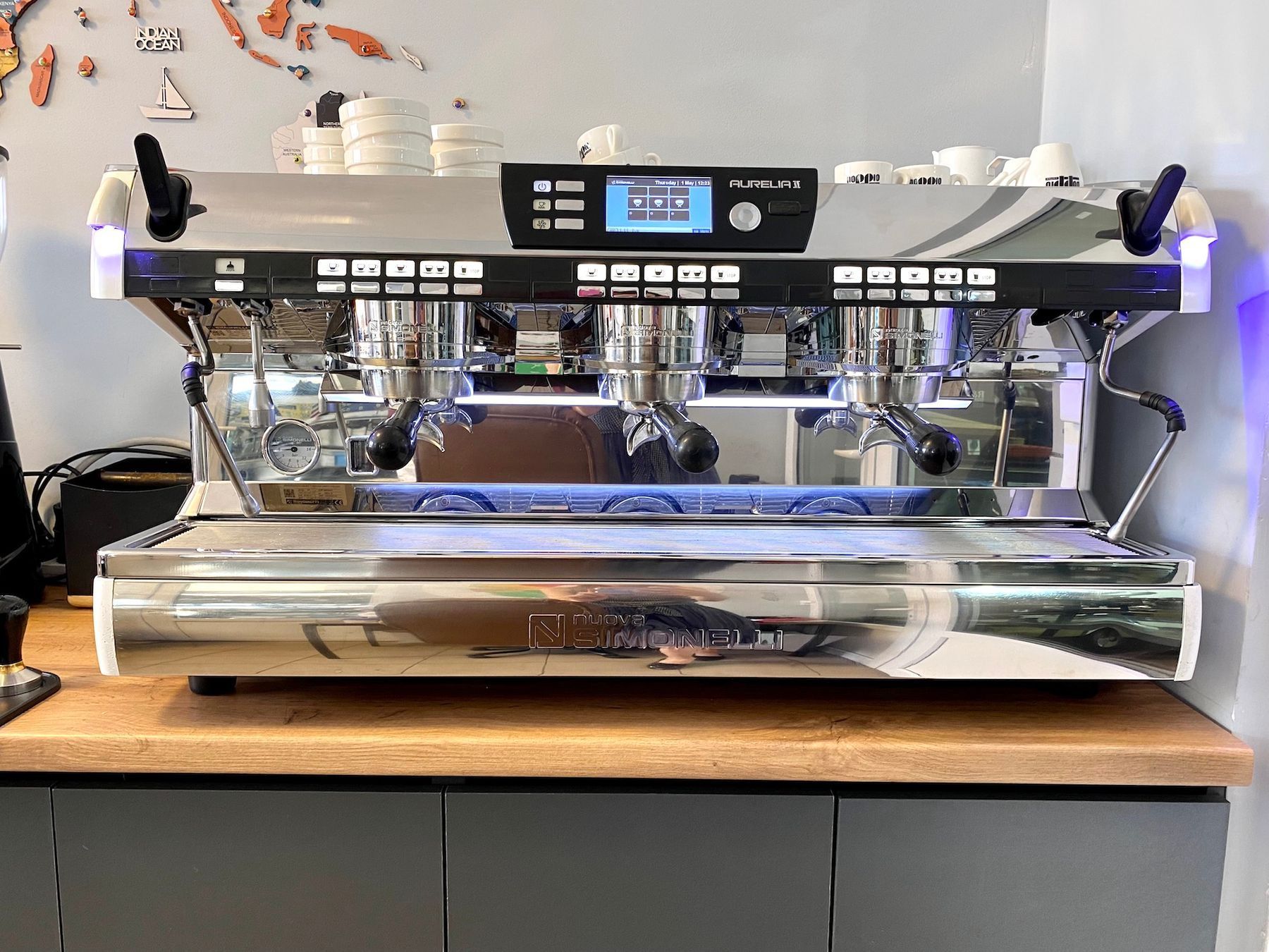 Nuova Simonelli Aurelia II трехпостовая кофемашина | Doppio